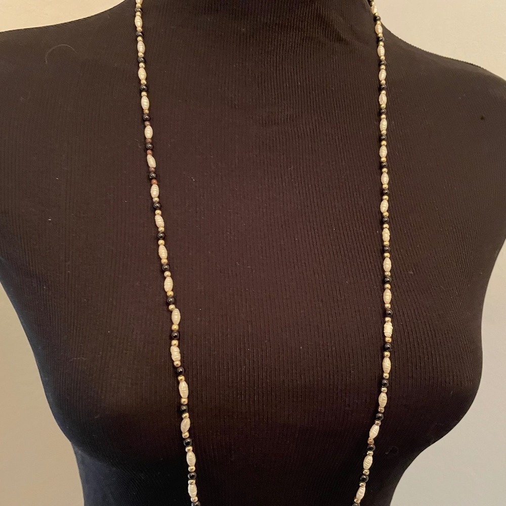 Vintage Long Beaded Opera Necklace White Rice Pearl Black Onyx Gold Tone 33 Inch - Picture 2 of 5